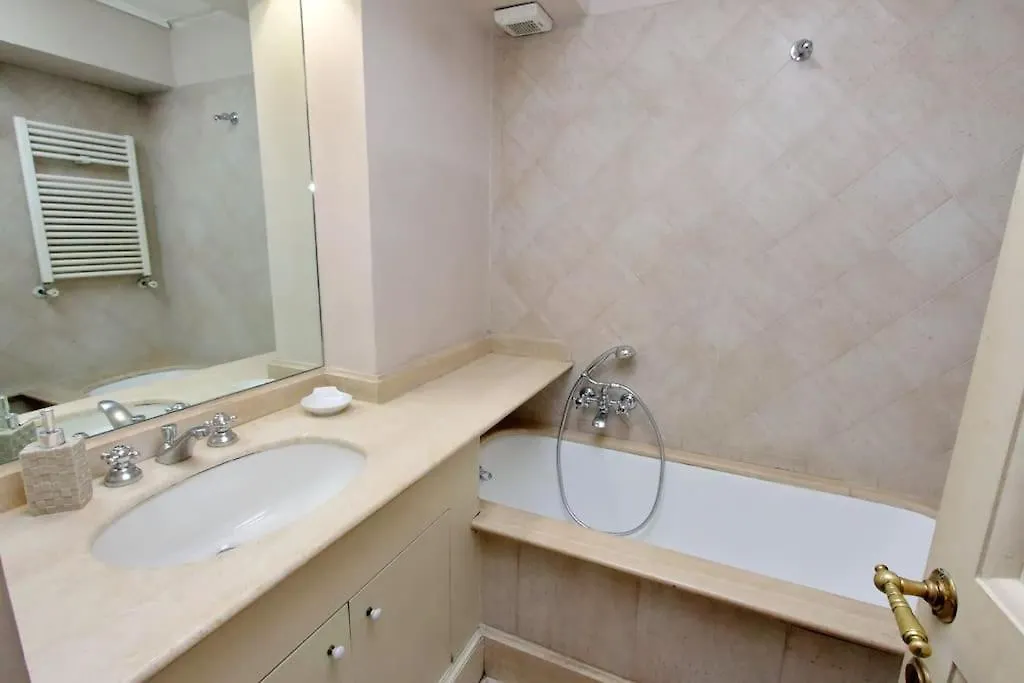 Navona Elegant Two Bedroom Apartment Rom 0*,  Italien