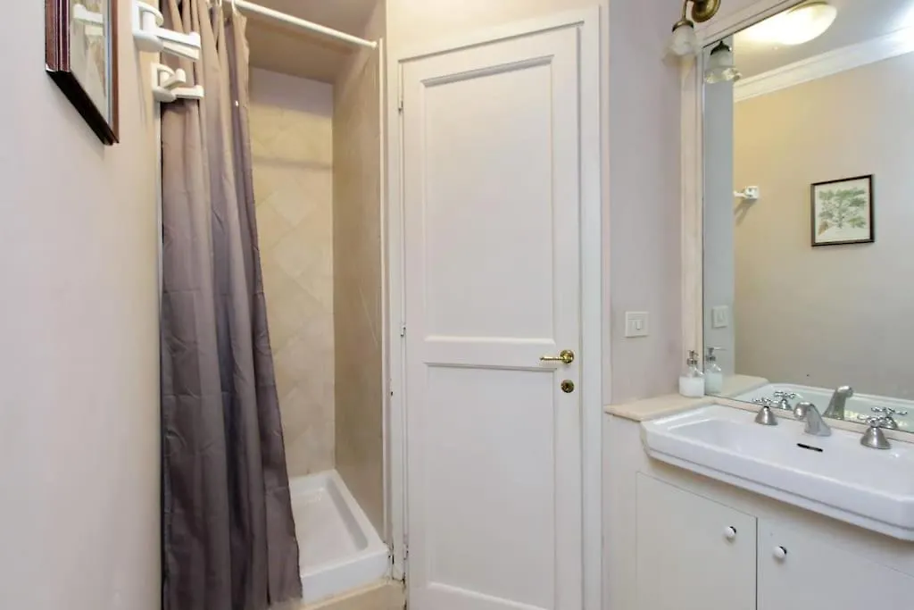 Navona Elegant Two Bedroom Apartment Rome