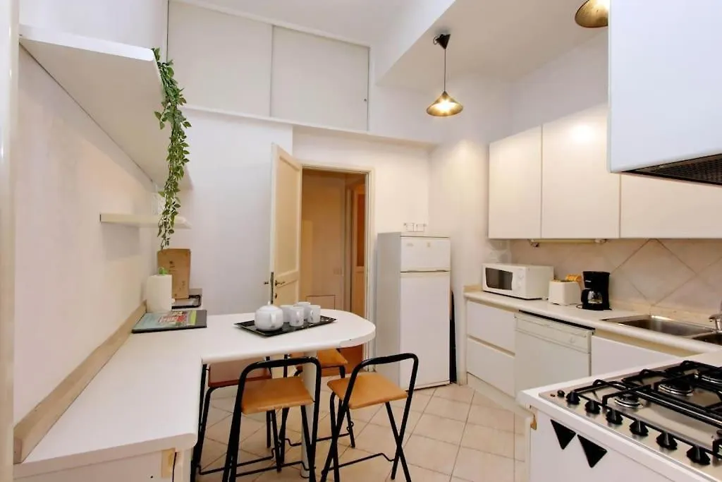 Navona Elegant Two Bedroom Apartment Rome