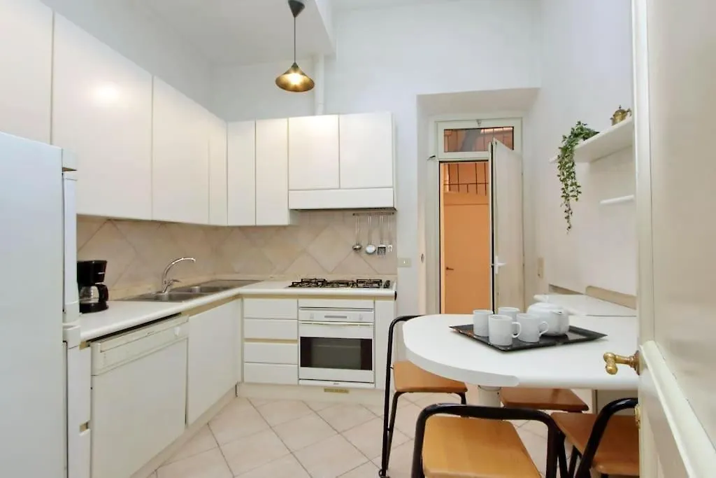 Navona Elegant Two Bedroom Apartment Rome